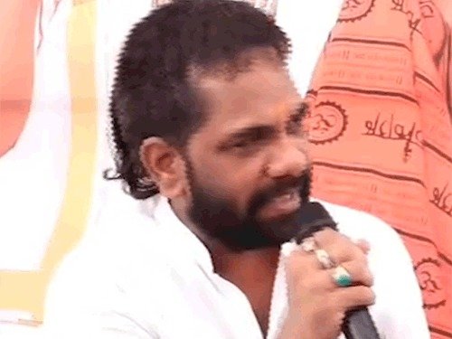 भाजपा कार्यकर्ता बसंत अग्रवाल पर जमीन कब्जा करने का आरोप, 10 किसान पहुंचे कलक्ट्रेट, कब्जा हटाने का दिया आवदेन