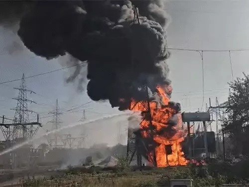 बिलासपुर के मोपका सब स्टेशन में लगी भीषण आग, शॉर्ट सर्किट की आशंका, आधे शहर में ब्लैकआउट
