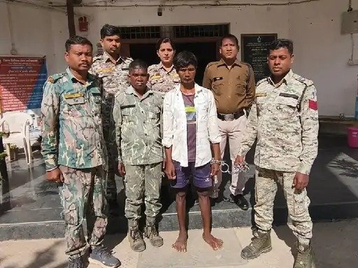 CG Crime News : मोबाइल में लड़की की फोटो देख रहा था युवक, बड़े भाई ने मारा ताना तो कर दिया मर्डर