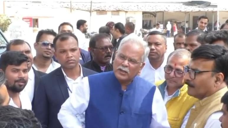 कवासी लखमा से मिलने सेंट्रल जेल पहुंचे पूर्व सीएम भूपेश बघेल, कहा- बिना ठोस सबूत के परेशान कर रही है जांच एजेंसियां