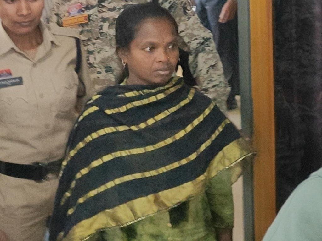 CG Naxal Surrender : 5 लाख की इनामी महिला कमांडर ने किया सरेंडर, 20 साल बाद छोड़ी बंदूक