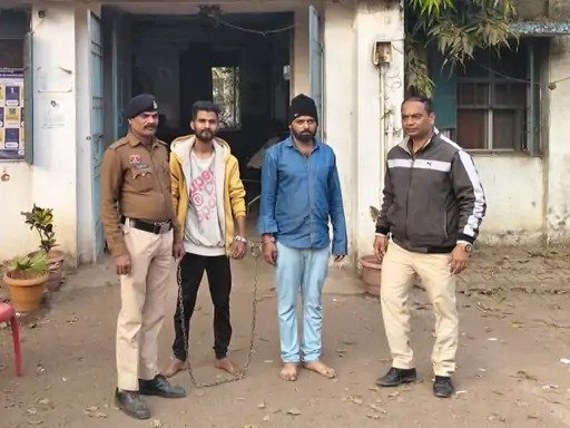 दुर्ग में चिट्टा बेचने खोज रहे थे ग्राहक, पुलिस ने दबोचा, हीरोइन समेत 1.12 लाख की सामग्री जब्त