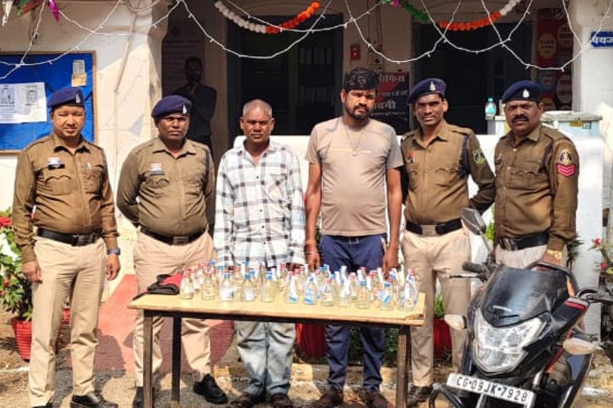 ऑपरेशन ‘बाज’ के तहत लोरमी पुलिस की बड़ी कार्रवाई, 61 पाव अवैध शराब सहित दो तस्कर गिरफ्तार