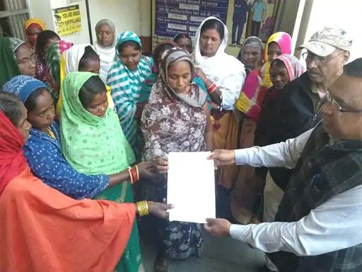 शिक्षक पर गोठान की जमीन पर कब्जा करने का आरोप, ग्रामीणों ने कलेक्टर से की शिकायत, अतिक्रमण मुक्त कराने की मांग