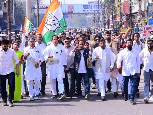 Raipur Congress Protest : खाद्य मंत्री को चूहा पकड़ने वाला पिंजरा देने पहुंची कांग्रेस, प्रदेशभर में धान खराब होने के खिलाफ किया प्रदर्शन