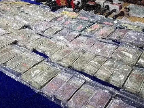 रायपुर में ऑनलाइन क्रिकेट सट्टा गिरोह का पर्दाफाश, पुलिस ने 6 आरोपियों को किया गिरफ्तार, लाखों रुपए कैश और 3 लग्जरी कार जब्त