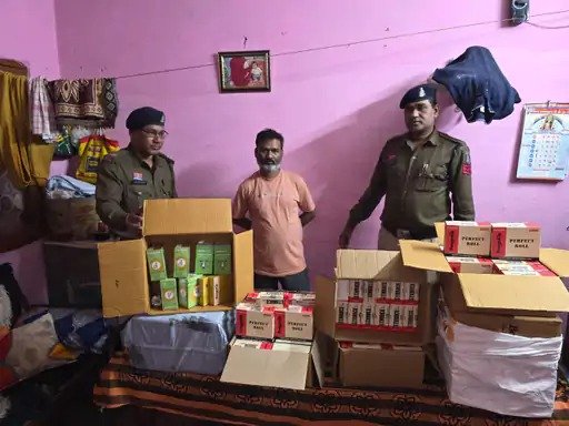 रायपुर में गांजा सामग्री बेचने वालों पर पुलिस का एक्शन, 2 लाख के रोलिंग पेपर जब्त, 9 दुकानें सील