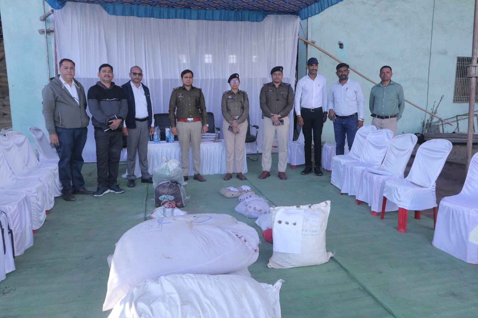 नशे के खिलाफ मुंगेली पुलिस की बड़ी कार्रवाई, लाखों की नशीली सामग्री जब्त कर किया नष्ट