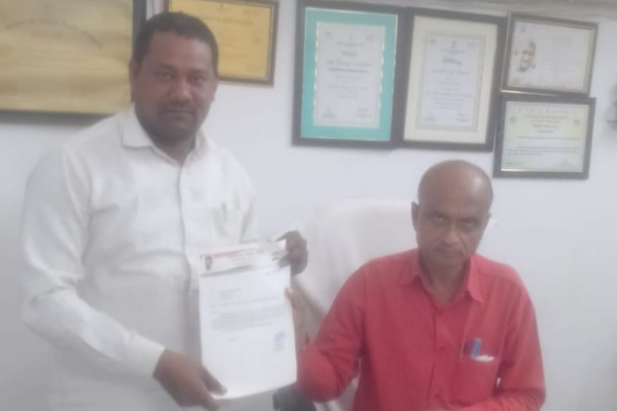 उतई मड़ई मेला में व्यापारियों से अवैध वसूली, नेता प्रतिपक्ष द्वारिका साहू ने नगर प्रशासन को सौंपा गया ज्ञापन, कड़ी कार्रवाई की मांग की