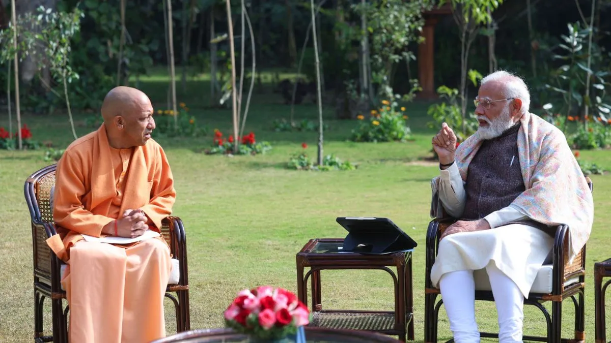 CM Yogi met PM Modi: प्रधानमंत्री आवास पर PM मोदी से मिले यूपी के CM योगी आदित्यनाथ, इन मुद्दों पर हुआ मंथन