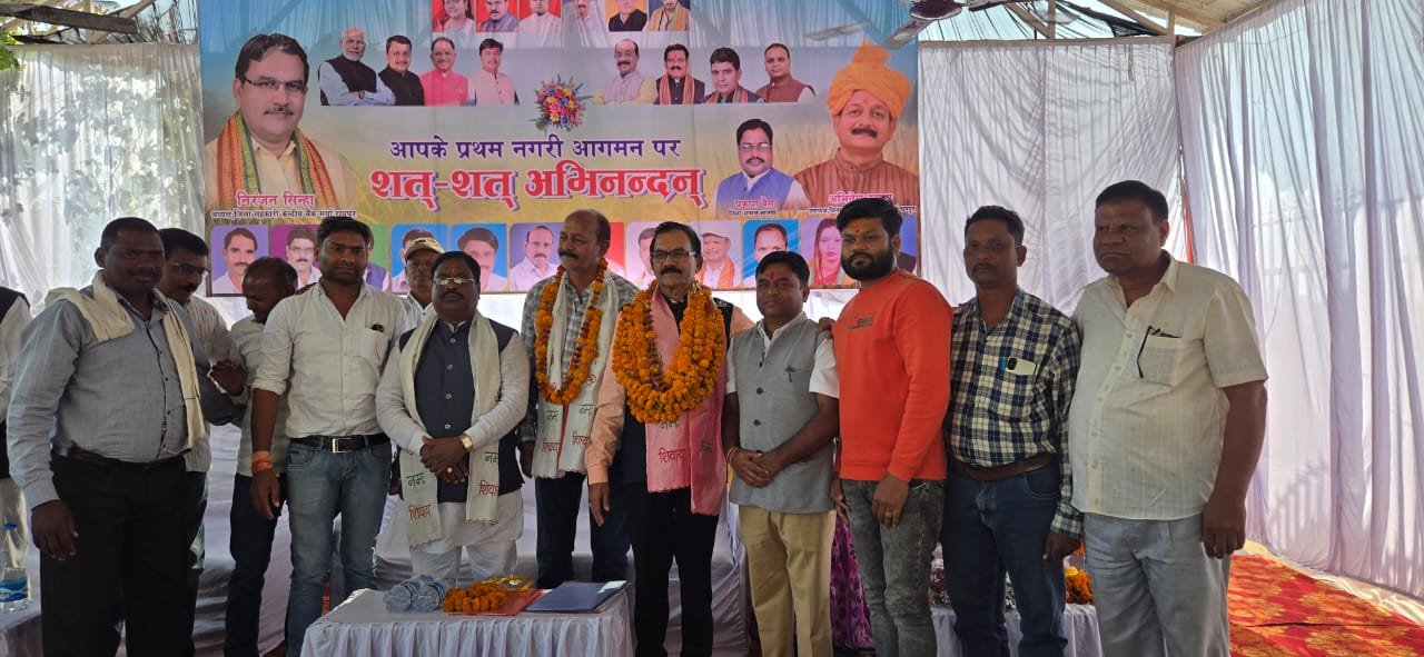 सिहावा-नगरी पहुंचे सहकारी बैंक अध्यक्ष-उपाध्यक्ष, धान खरीदी और बैंकिंग व्यवस्था पर की चर्चा