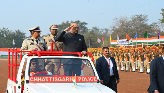 रायपुर में हर्षाेल्लास के साथ मनाया गया 77 वां गणतंत्र दिवस, राज्यपाल ने राष्ट्रीय ध्वज फहरा कर ली परेड की सलामी
