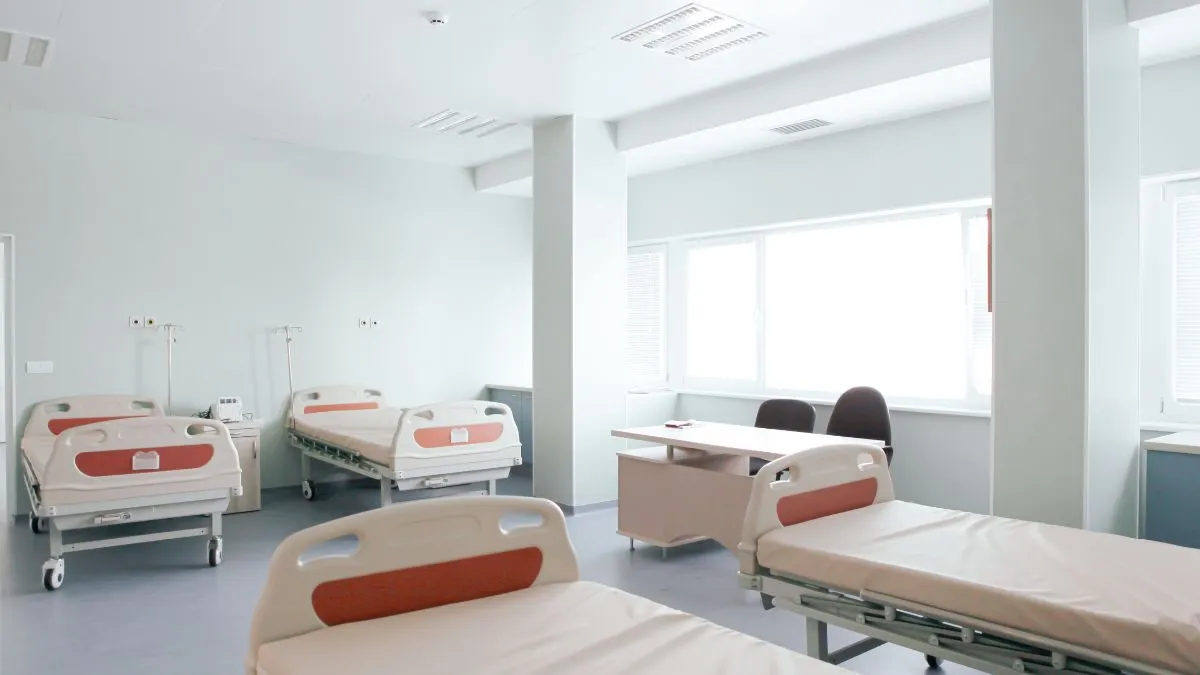 Food Poisoning: सरकारी प्राइमरी स्कूल में मिड-डे मील खाने के बाद 45 छात्र बीमार, 38 हॉस्पिटल में एडमिट कराए गए, 10 की हालत गंभीर