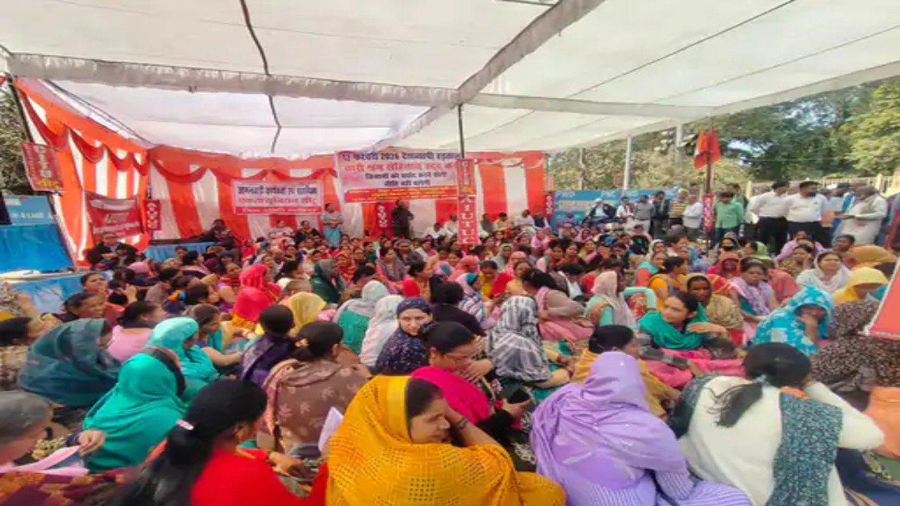 MP Latest News: नए लेबर लॉ के खिलाफ सड़कों पर कर्मचारी, इंदौर, भोपाल सहित कई शहरों में प्रदर्शन