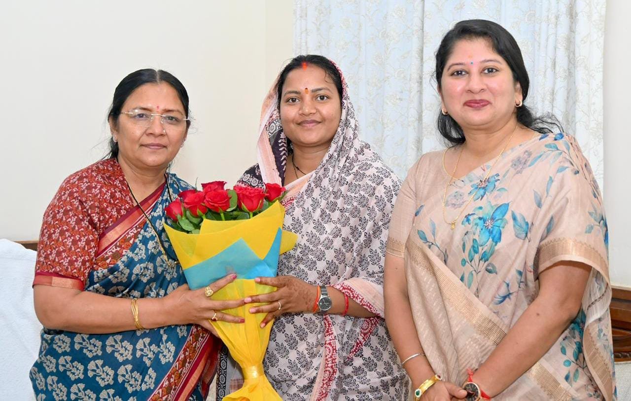 मंत्री लक्ष्मी राजवाड़े ने केंद्रीय राज्यमंत्री सावित्री ठाकुर से की मुलाकात, महिला-बाल कल्याण योजनाओं पर हुई विस्तृत चर्चा