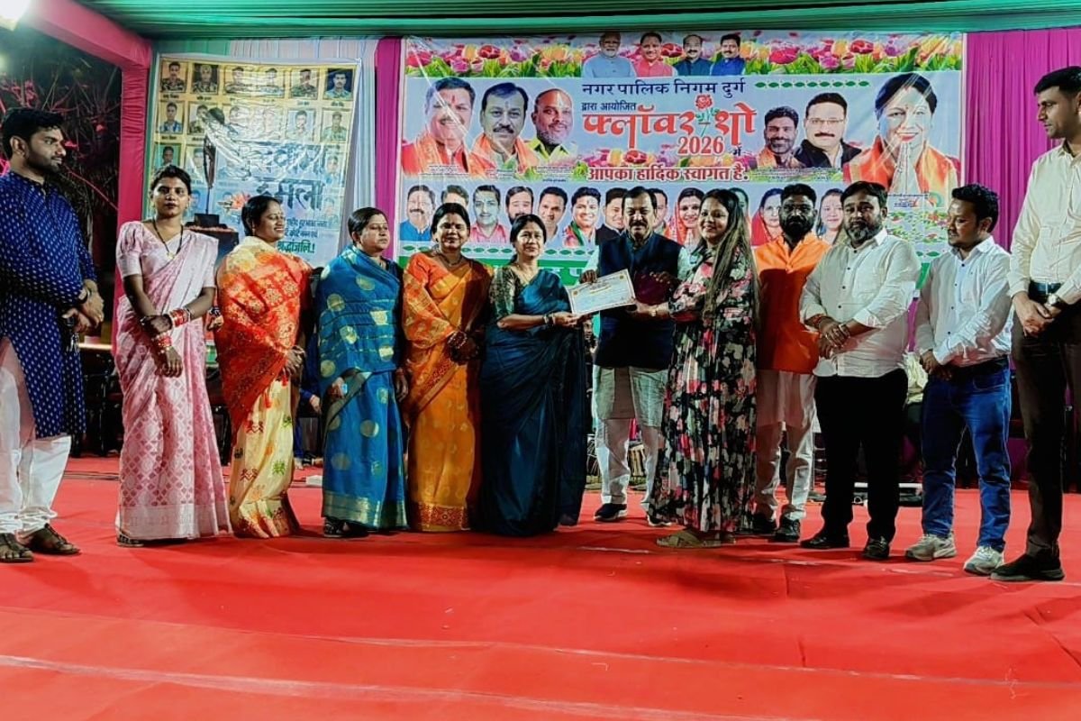 दुर्ग के राजेंद्र पार्क में आठवां भव्य फ्लावर शो का आयोजन, ऑपरेशन सिंदूर रंगोली बनी मुख्य आकर्षण, उमड़ी हजारों की भीड़