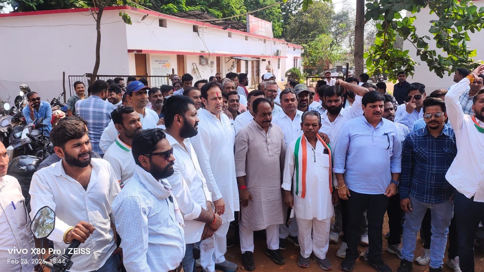 रायपुर में युवा कांग्रेस अध्यक्ष की गाड़ियों को जलाने पर भड़की कांग्रेस, पुलिस लापरवाही का लगाया आरोप, डीडी नगर थाने का किया घेराव