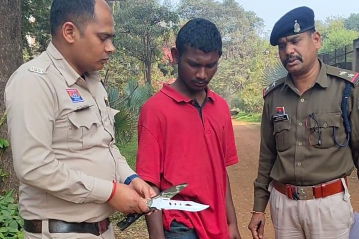 तेलीबांधा पुलिस की बड़ी कार्रवाई, 18 वर्षीय युवक चाकू सहित गिरफ्तार, भेजा गया जेल