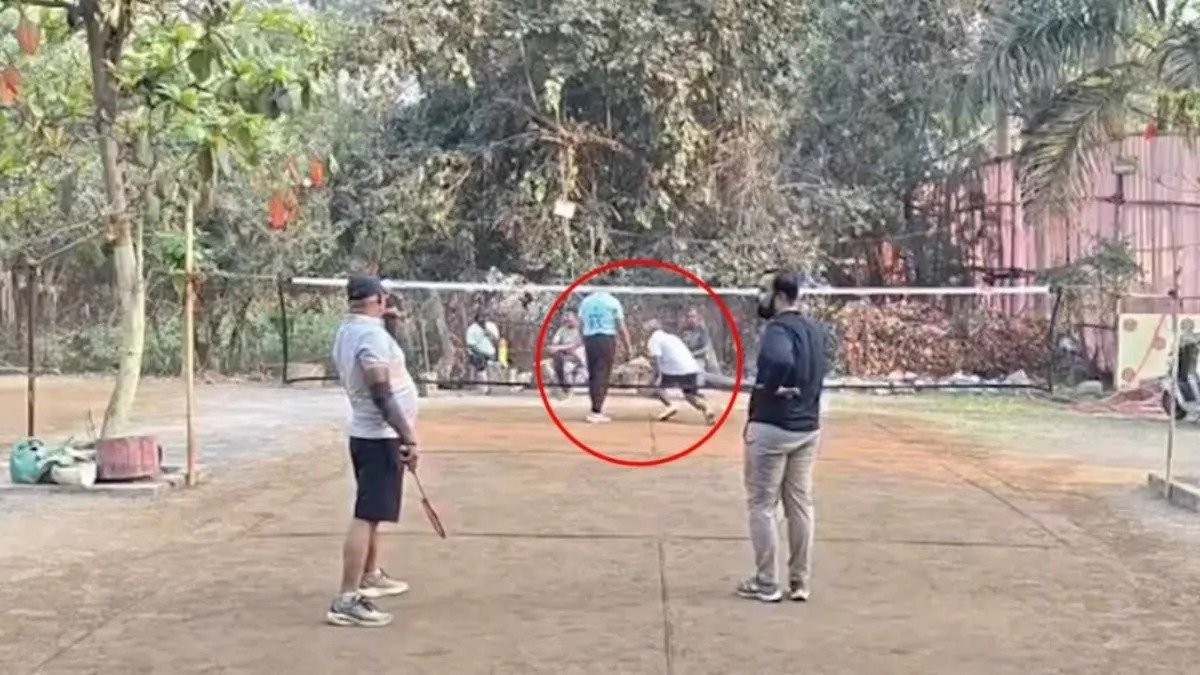 रायपुर में बैडमिंटन खेलते-खेलते कारोबारी की हार्ट-अटैक से मौत, कोर्ट में शॉर्ट मारते ही अचानक गिर पड़े
