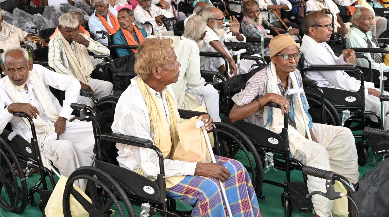 Surajpur Pension Scheme Beneficiaries : सूरजपुर में 70 हजार से अधिक हितग्राहियों को पेंशन, समाज कल्याण विभाग की योजनाओं से आत्मनिर्भरता की ओर कदम