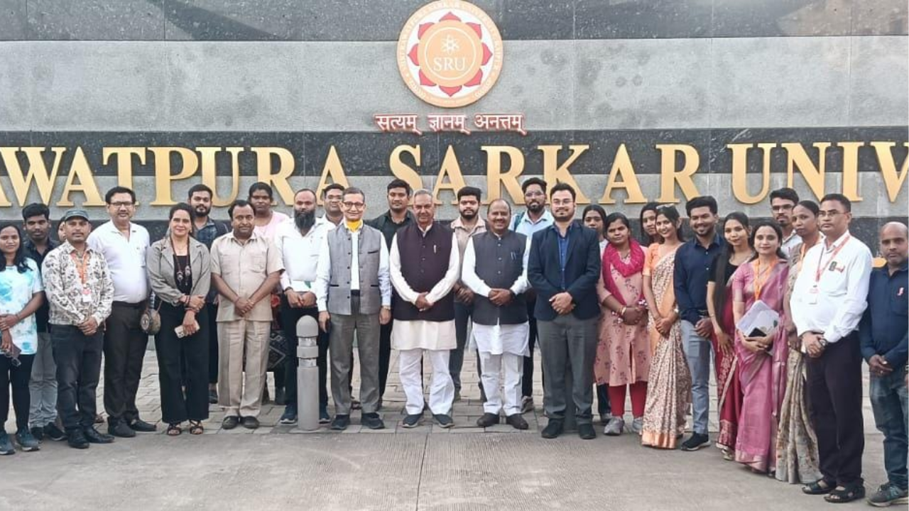 CG News: रायपुर में सात दिवसीय योग शिक्षक प्रशिक्षण का शुभारंभ, युवाओं को नियमित योग अपनाने की प्रेरणा