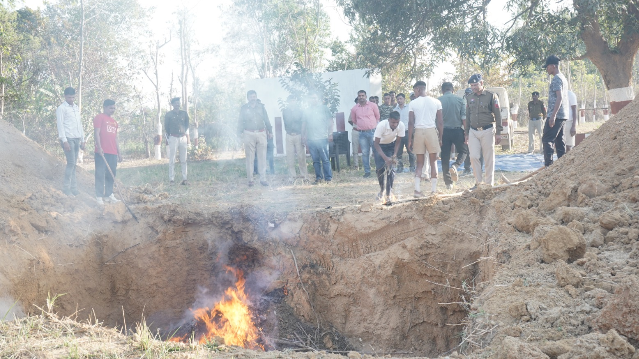 CG Surajpur News: सूरजपुर पुलिस की बड़ी कार्रवाई: 65 लाख रुपये के मादक पदार्थ नष्ट