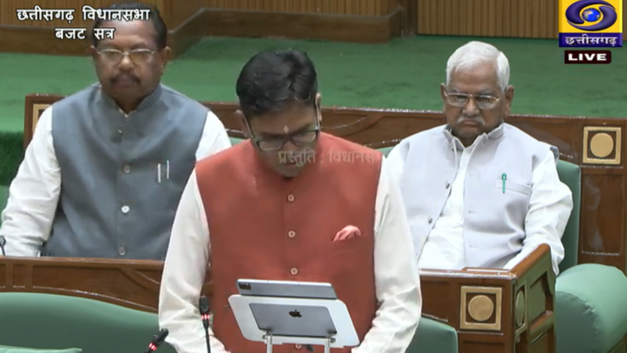 CG Budget 2026: छत्तीसगढ़ बजट में बस्तर, महिला सशक्तिकरण और स्वास्थ्य पर बड़ा फोकस: 250 महतारी सदन बनेंगे, 75 करोड़ का प्रावधान