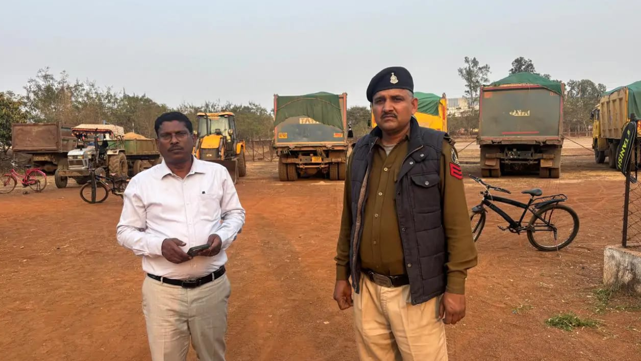 CG News: पाटन में रेत माफियाओं पर प्रशासन का चाबुक, एसडीएम के निर्देश पर बड़ी कार्रवाई