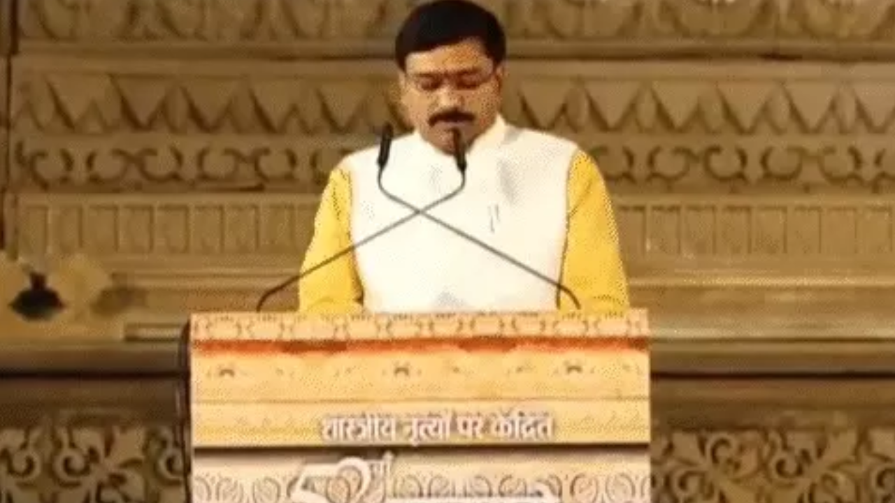 महोत्सव जरूरी या संबोधन? खजुराहो में मंत्री के भाषण पर भड़के दर्शक, विदेशी पर्यटकों ने भी जताई नाराजगी, कहा- नृत्य देखने आए थे, लंबी स्पीच सुनने नहीं