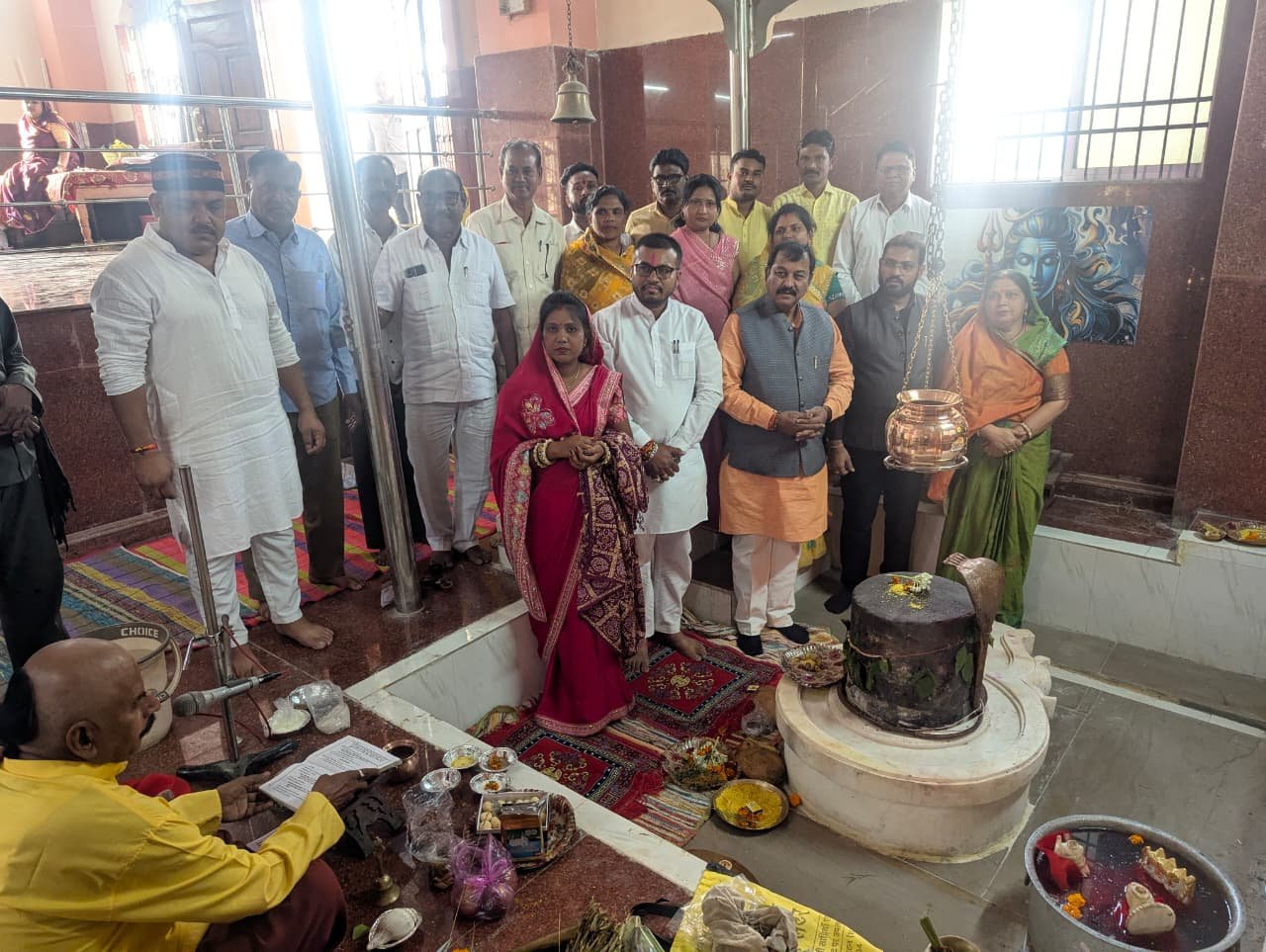 दुर्ग सांसद विजय बघेल महाशिवरात्रि पर पहुंचे पाटन, विधि-विधान से पूजा कर प्रदेश की उन्नति के लिए मांगा आशीर्वाद