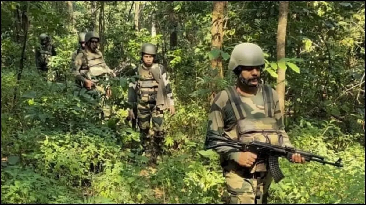 Bastar Naxalite: सुरक्षाबलों को बड़ी सफलता, बस्तर में 51 नक्सलियों ने किया सरेंडर, करोड़ों रुपये का था इनाम