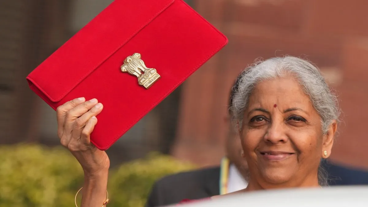 Budget 2026: कुछ ही देर में पेश होगा भारत का बजट, रेलवे में क्या हो सकता है खास? नई वंदे भारत स्लीपर ट्रेन सहित इन पर रह सकता है फोकस