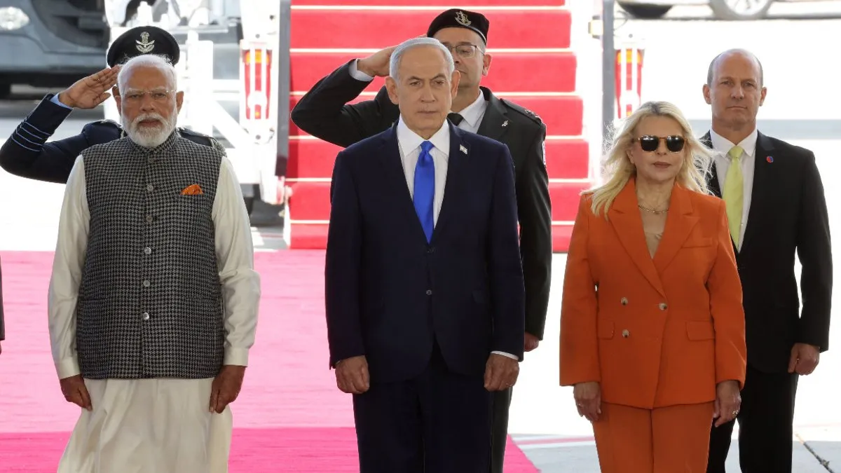 PM Modi Visit Israel: इजरायल पहुंचे PM मोदी, नेतन्याहू ने गले लगाकर किया स्वागत, पढ़ें पूरा शेड्यूल
