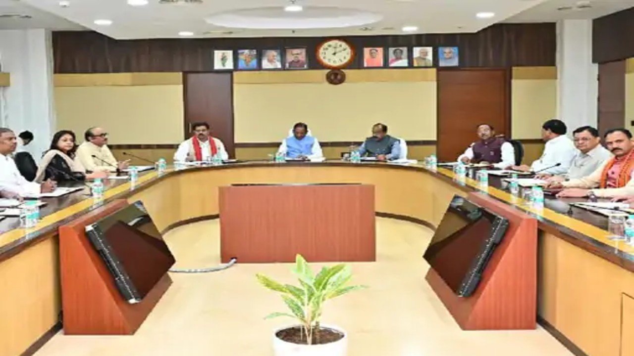 CG Cabinet Meeting: बजट से पहले साय कैबिनेट बैठक, किसानों के लिए खुशखबरी, होली से पहले एकमुश्त मिलेगा धान का पैसा