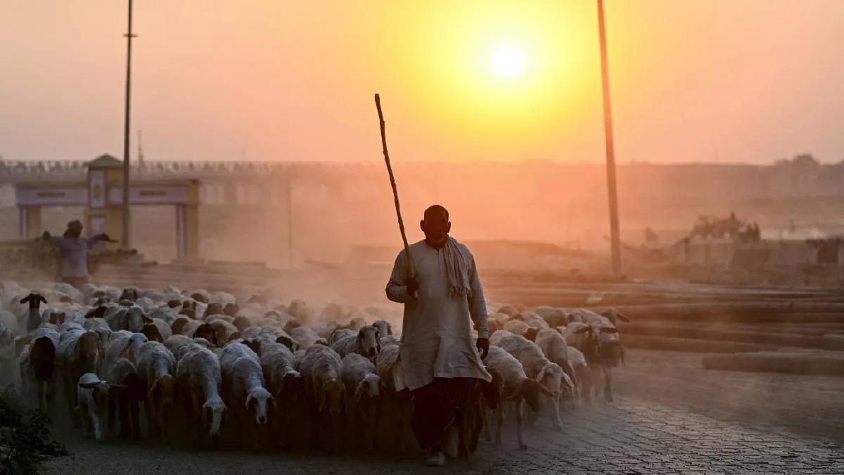 Aaj Ka Mausam: कई राज्यों में बढ़ेगा तापमान, फरवरी में मार्च जैसी गर्मी, जानें आपके शहर का हाल
