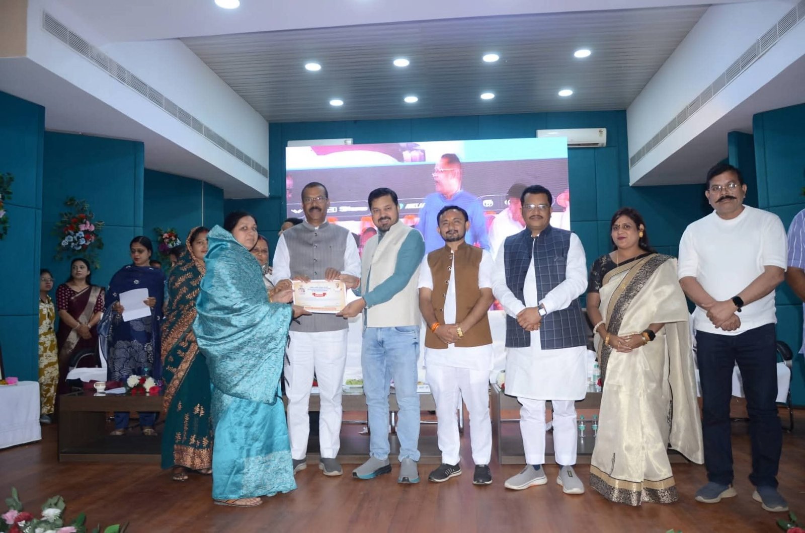 सीएम साय ने होली से पहले किसानों को 10,324 करोड़ की अंतर राशि सिंगल क्लिक से भेजी, विधायक अनुज शर्मा बोले- सरकार ने निभाया बोनस का वादा