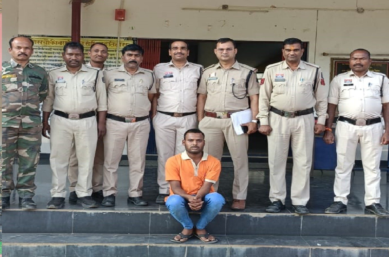 सूरजपुर में सरकारी रिकॉर्ड जलाने वाला आरोपी गिरफ्तार, मनरेगा और पीएम आवास योजना के दस्तावेज पेट्रोल डालकर जलाए, शासकीय कार्य में बाधा का मामला दर्ज