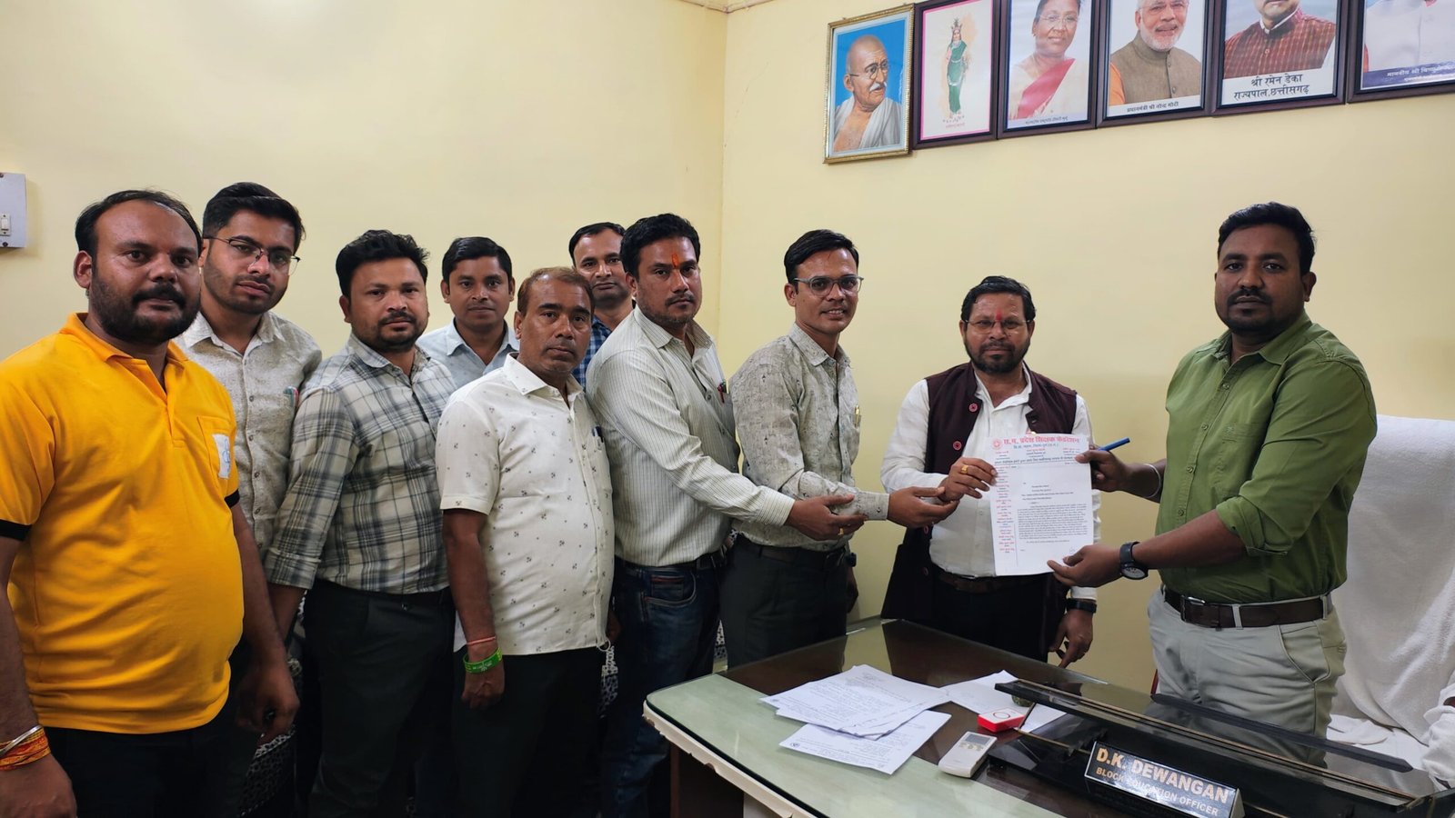 पाटन में शिक्षकों की समस्याओं को लेकर फेडरेशन सक्रिय, सेवा पुस्तिका संधारण सहित विभिन्न मांगों पर बीईओ को सौंपा ज्ञापन