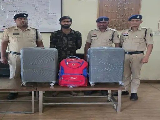 Raipur News: 14 लाख के गांजे के साथ इंटरस्टेट तस्कर गिरफ्तार, बैग में गांजा लेकर बेचने के फिराक में था