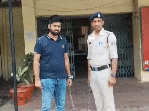 रायपुर में सरकारी अफसर की पत्नी से रेप, स्वर्णभूमि निवासी कारोबारी ने बंधक बनाकर दुष्कर्म किया, पुलिस ने गिरफ्तार कर भेजा जेल