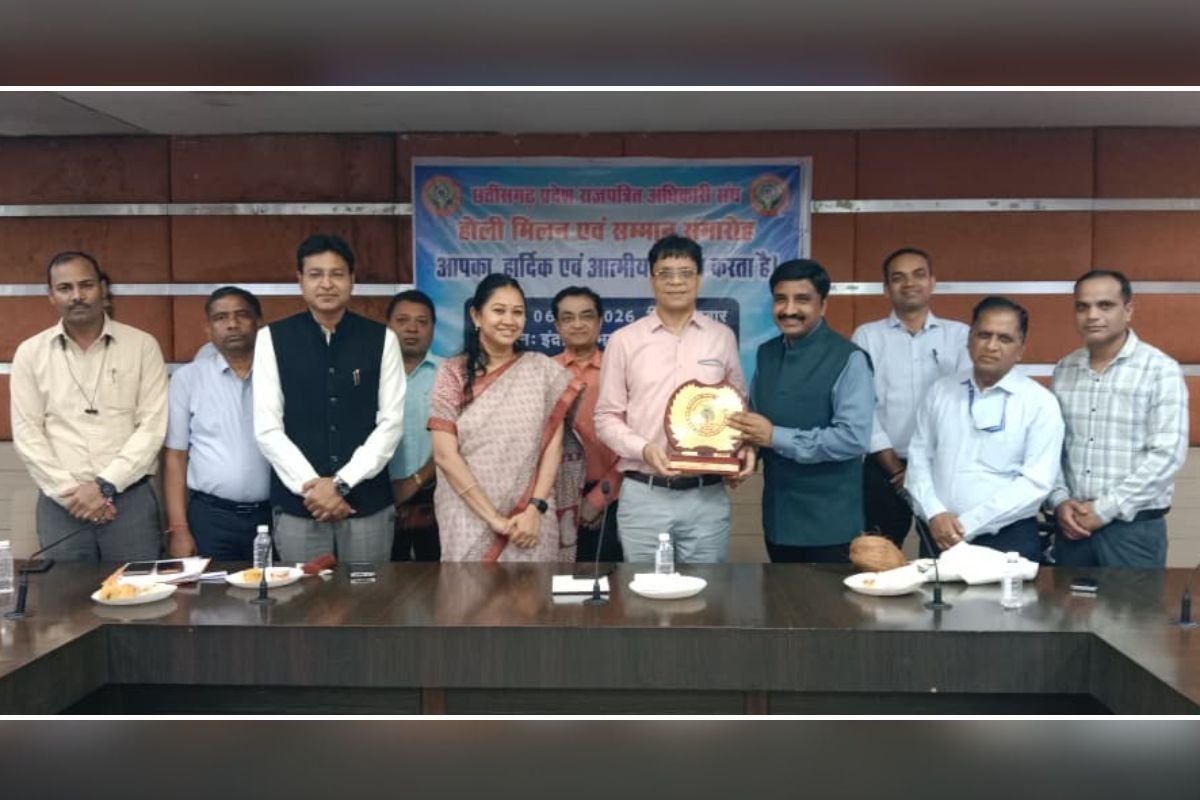 नवा रायपुर में राजपत्रित अधिकारी संघ का भव्य होली मिलन समारोह, आईएएस अवार्ड प्राप्त अधिकारियों का सम्मान, इंद्रावती भवन में जुटे प्रदेशभर के अधिकारी