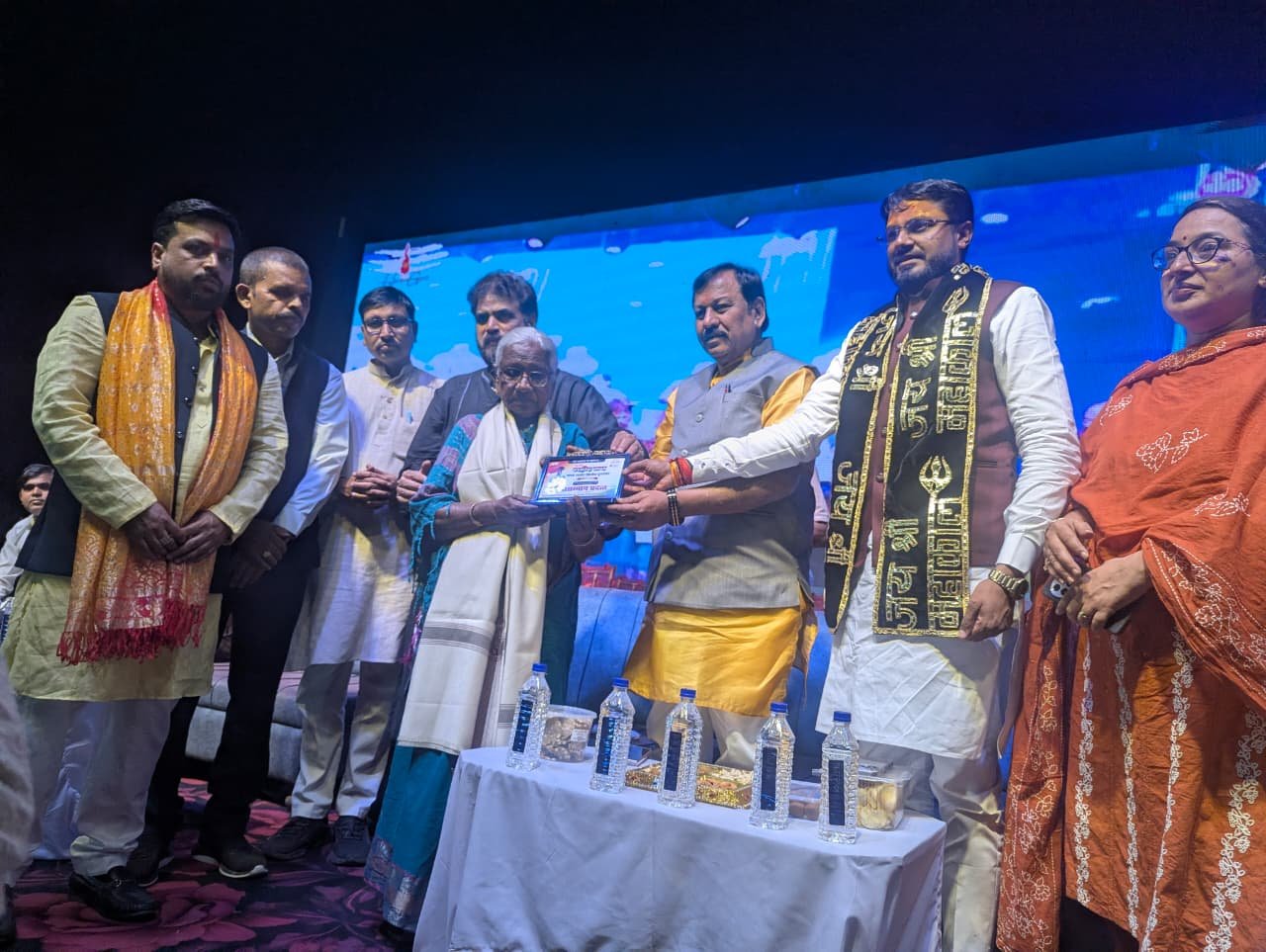 शहीद कप फ्लड लाइट क्रिकेट टूर्नामेंट का समापन, सांसद विजय बघेल हुए शामिल, खिलाड़ियों और शहीद परिजनों का हुआ सम्मान