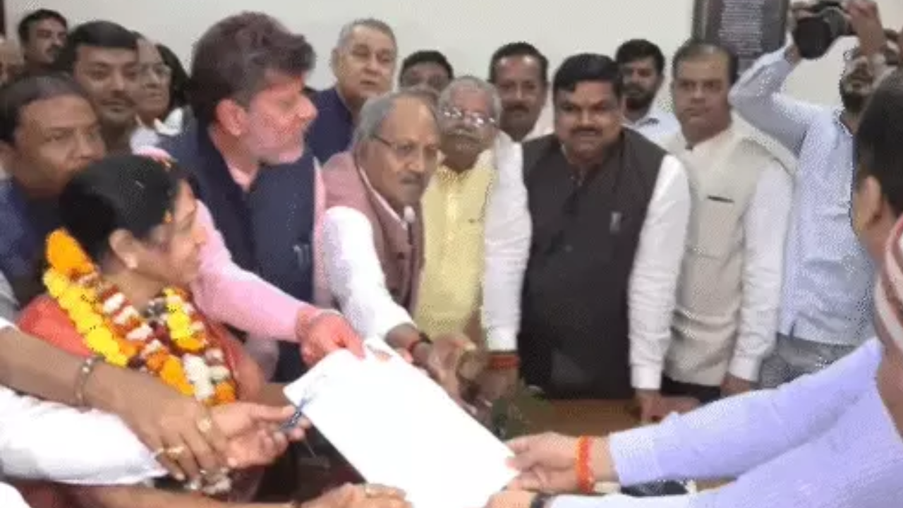 छत्तीसगढ़ राज्यसभा चुनाव: भाजपा की लक्ष्मी वर्मा और कांग्रेस की फूलो देवी नेताम ने भरा नामांकन, कई दिग्गज नेता रहे मौजूद