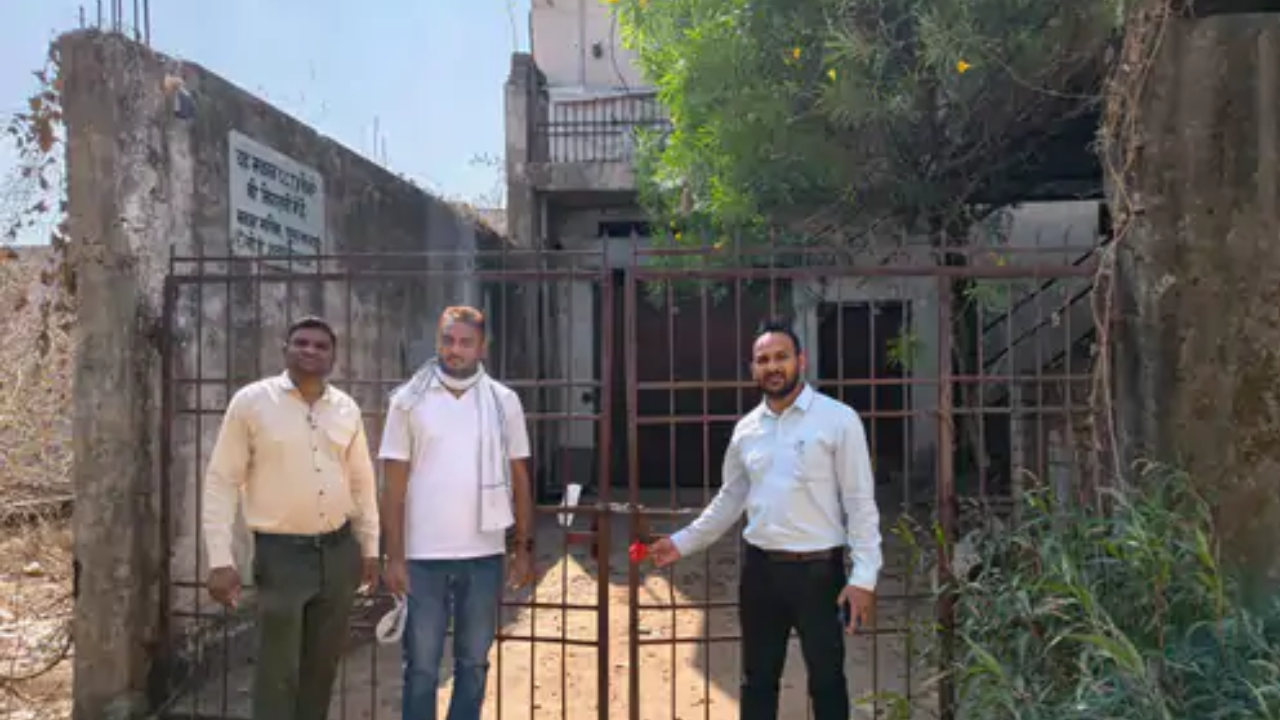 Raipur News: रायपुर में प्रॉपर्टी टैक्स बकायेदारों पर निगम का शिकंजा, 9 से ज्यादा व्यावसायिक परिसर सील