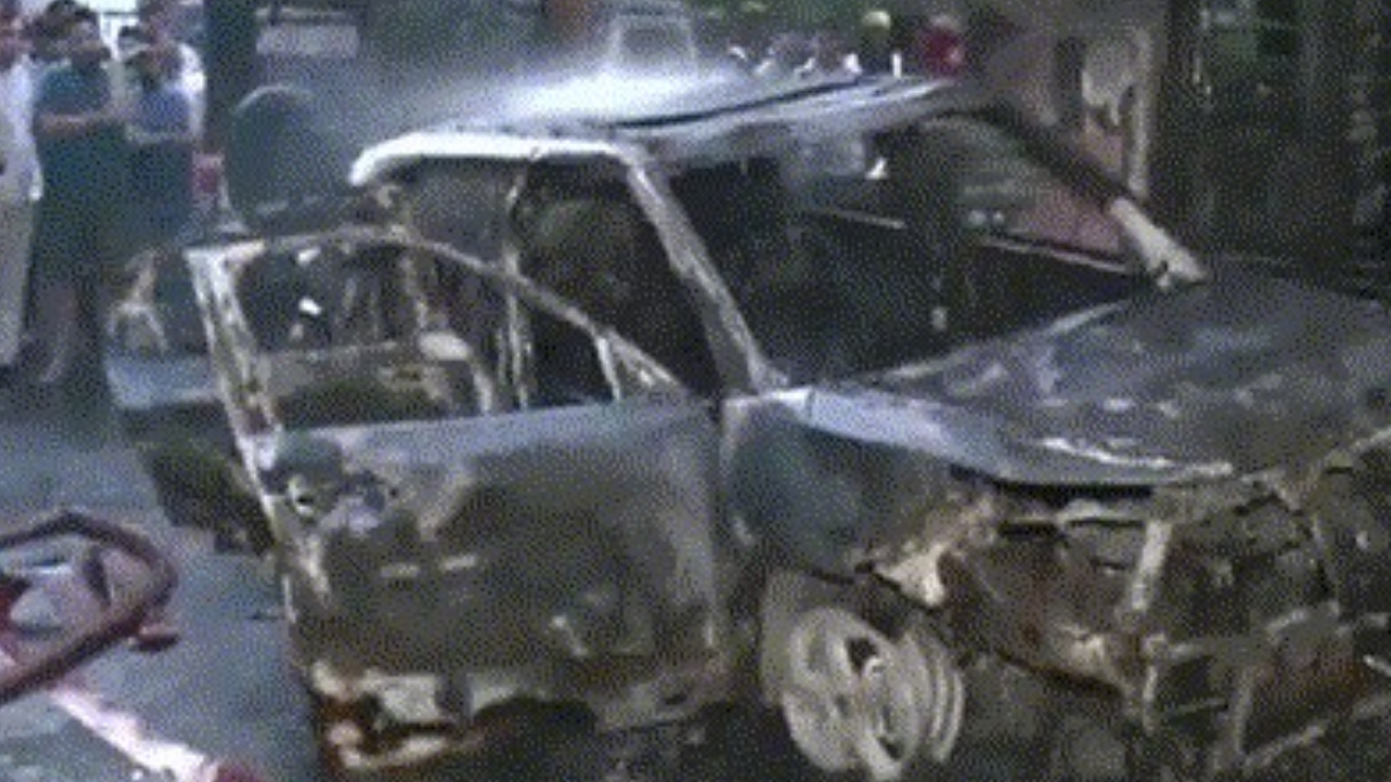 इंदौर में दर्दनाक हादसा: चार्जिंग के दौरान इलेक्ट्रिक कार में लगी आग, सिलेंडर ब्लास्ट से 7 की मौत, 3 गंभीर