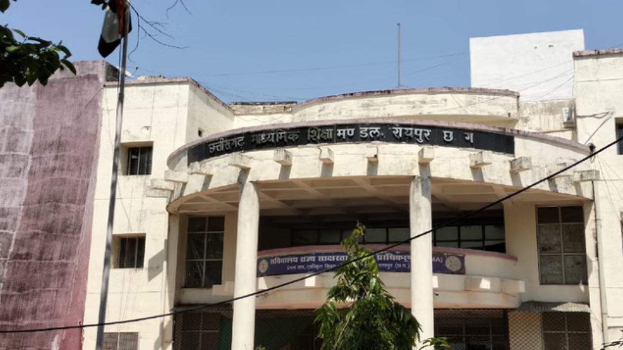 छत्तीसगढ़ बोर्ड का बड़ा फैसला: 12वीं हिंदी परीक्षा रद्द, अब 10 अप्रैल को दोबारा होगी परीक्षा