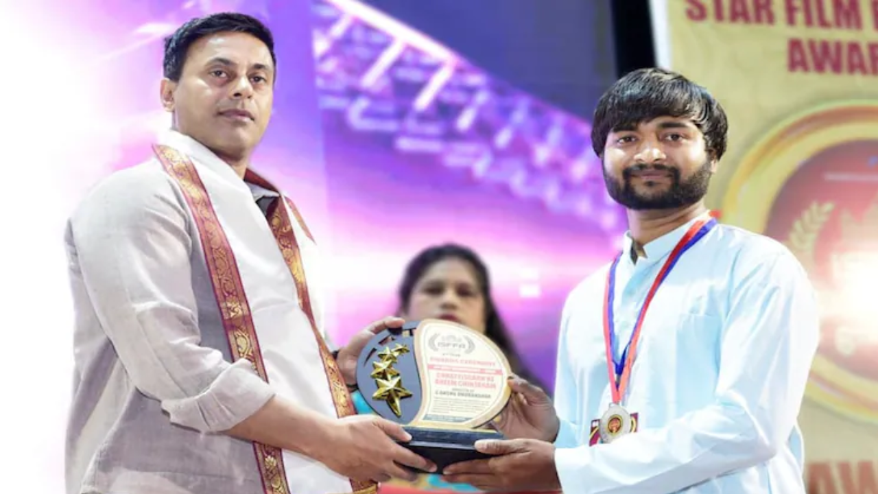 छत्तीसगढ़ के युवा फिल्मकार एस. अंशु धुरंधर को अंतरराष्ट्रीय सम्मान, ISFFA 2026 में जीता बेस्ट डॉक्यूमेंट्री का पुरस्कार