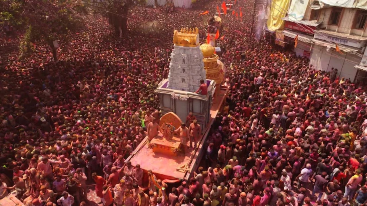 Indore Ger 2026: रंगपंचमी पर रंगों से सराबोर होगा इंदौर, 76 साल पुरानी ‘गेर’ में उमड़ेंगे लाखों लोग