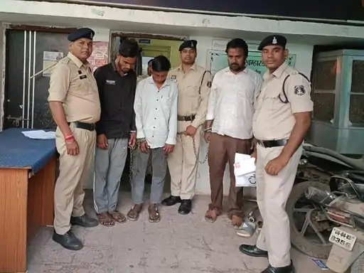 रायपुर के शातिर दोपहिया वाहन चोर गिरफ्तार, चाबी बनाने वाले मददगार को भी पुलिस ने पकड़ा, 11 गाड़ियां बरामद