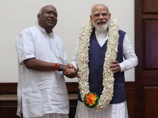 सांसद चिंतामणि महाराज ने प्रधानमंत्री नरेंद्र मोदी से की मुलाकात, अंबिकापुर हवाई सेवा के लिए जताया आभार, सरगुजा के विकास और कनेक्टिविटी पर हुई विस्तृत चर्चा